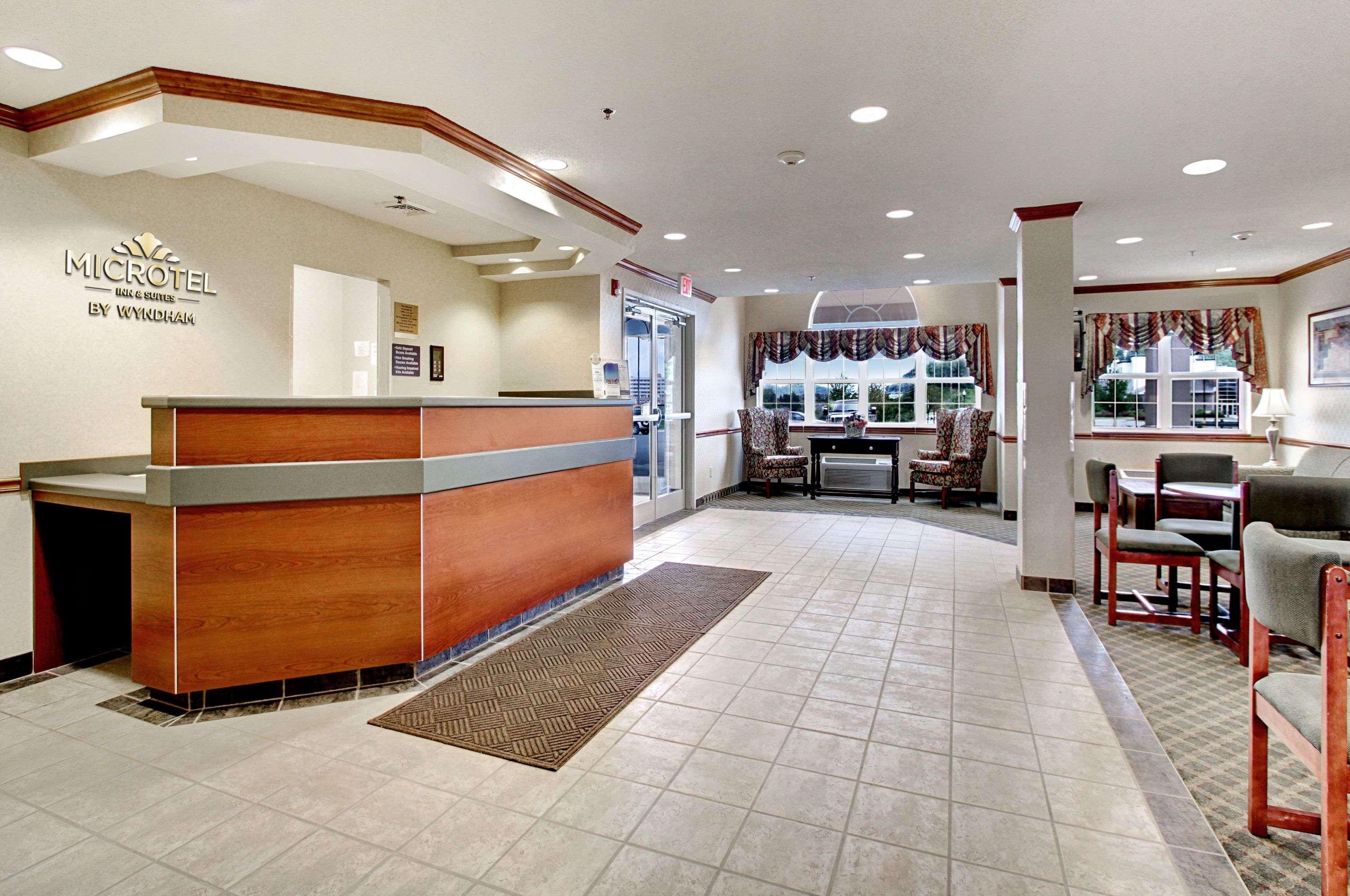 Microtel Inn & Suites By Wyndham Bridgeport Extérieur photo